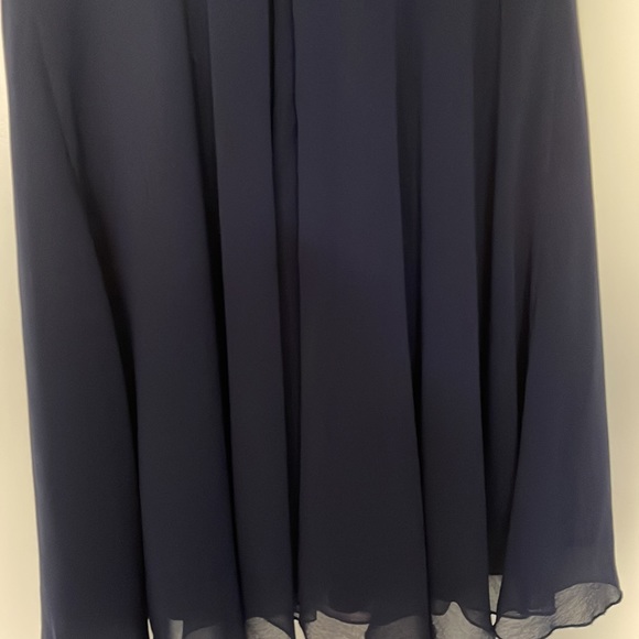 Blue lined flouncy v neck dress - Picture 7 of 8